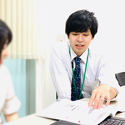 インストラクター